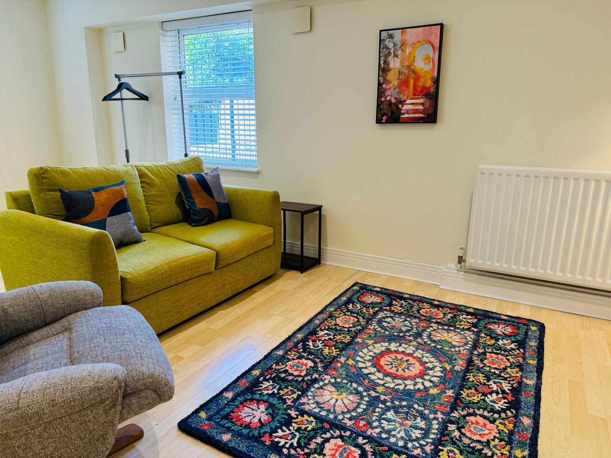 Ground Floor Wimbledon Flat With Parking London