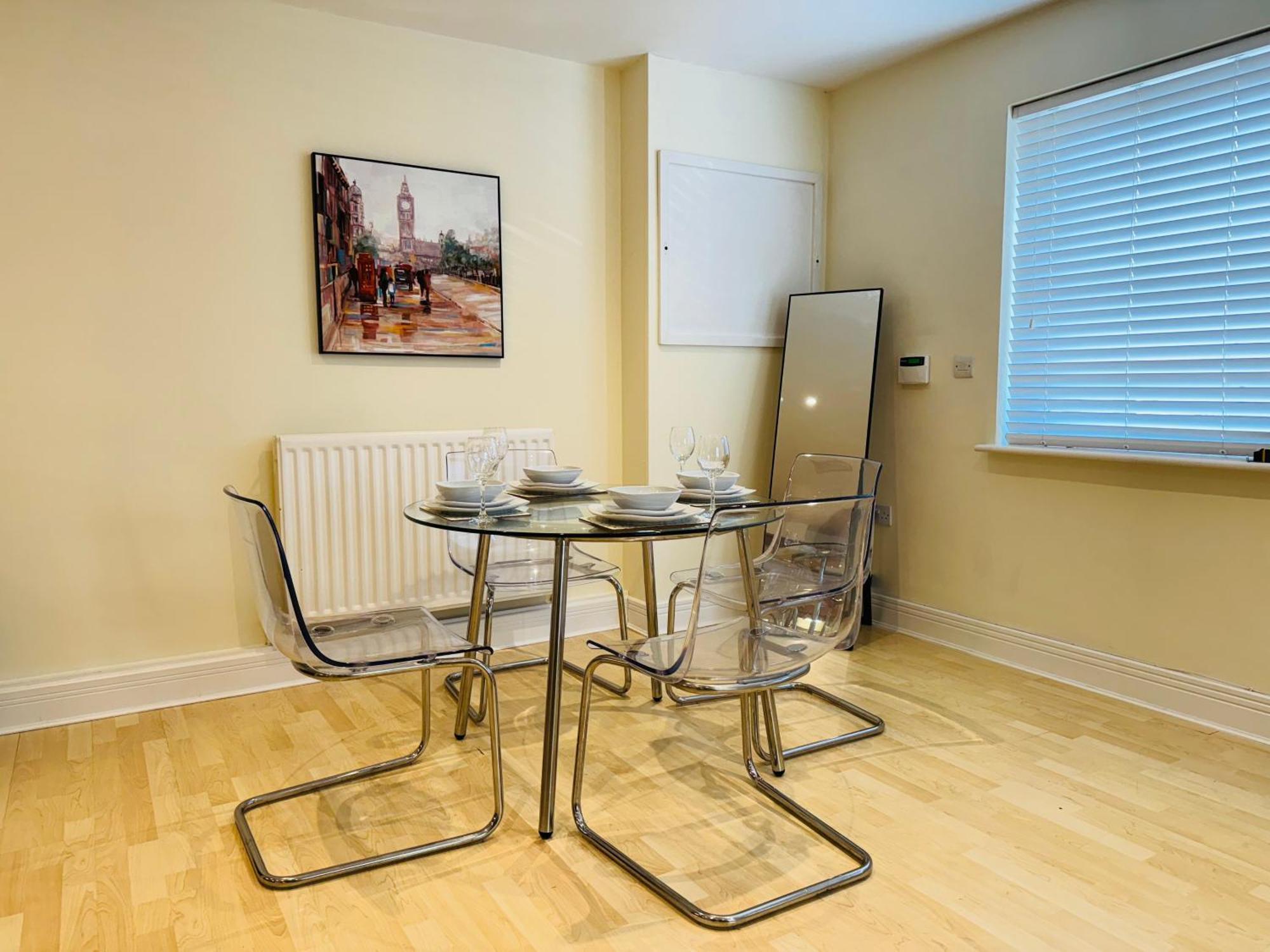 Ground Floor Wimbledon Flat With Parking Apartment