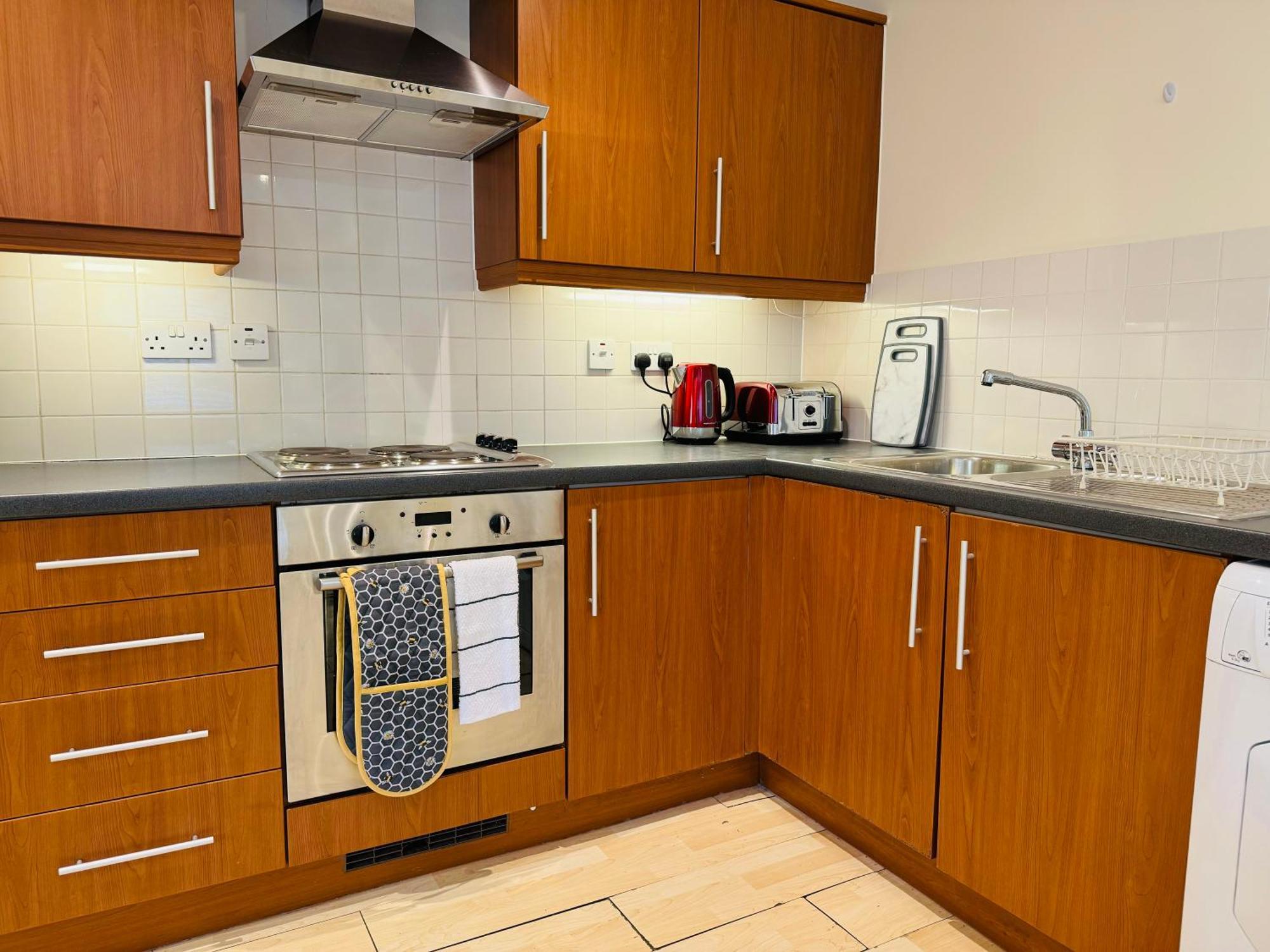 Apartment Ground Floor Wimbledon Flat With Parking