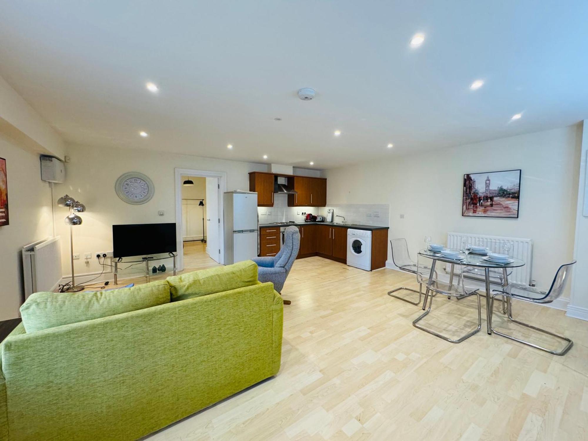 Ground Floor Wimbledon Flat With Parking London