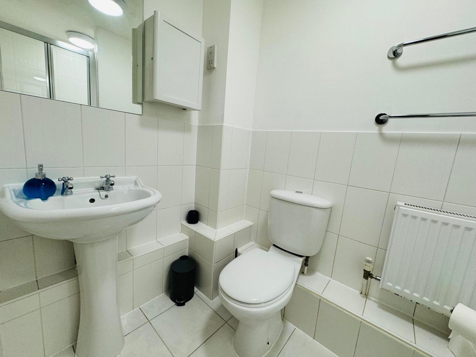 Ground Floor Wimbledon Flat With Parking * London