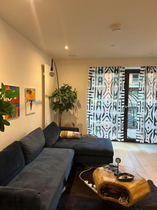 Royal Docks Riverside 3 Bed *