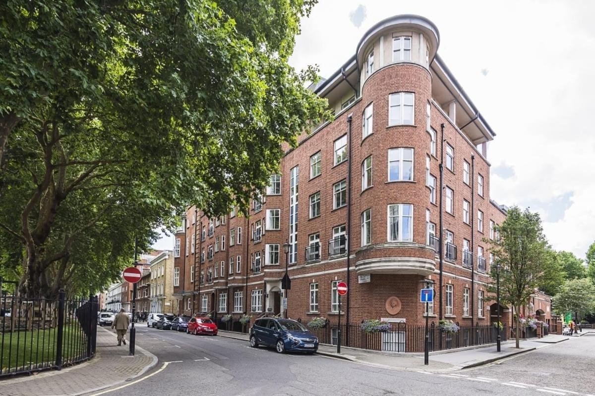 Bedroom With Private Terrace Privatunterkunft London
