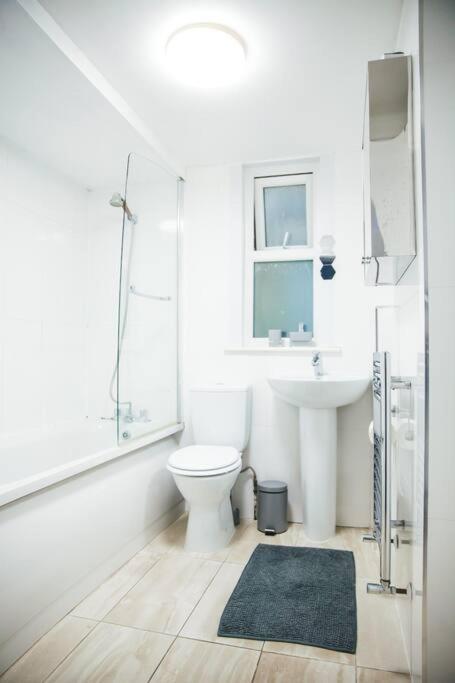 Apartamento 3 Bed Flat With Balcony