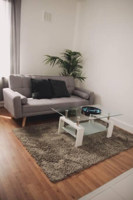 3 Bed Flat With Balcony Apartamento