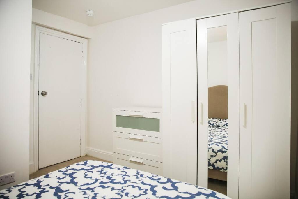 3 Bed Flat With Balcony Apartamento Londres