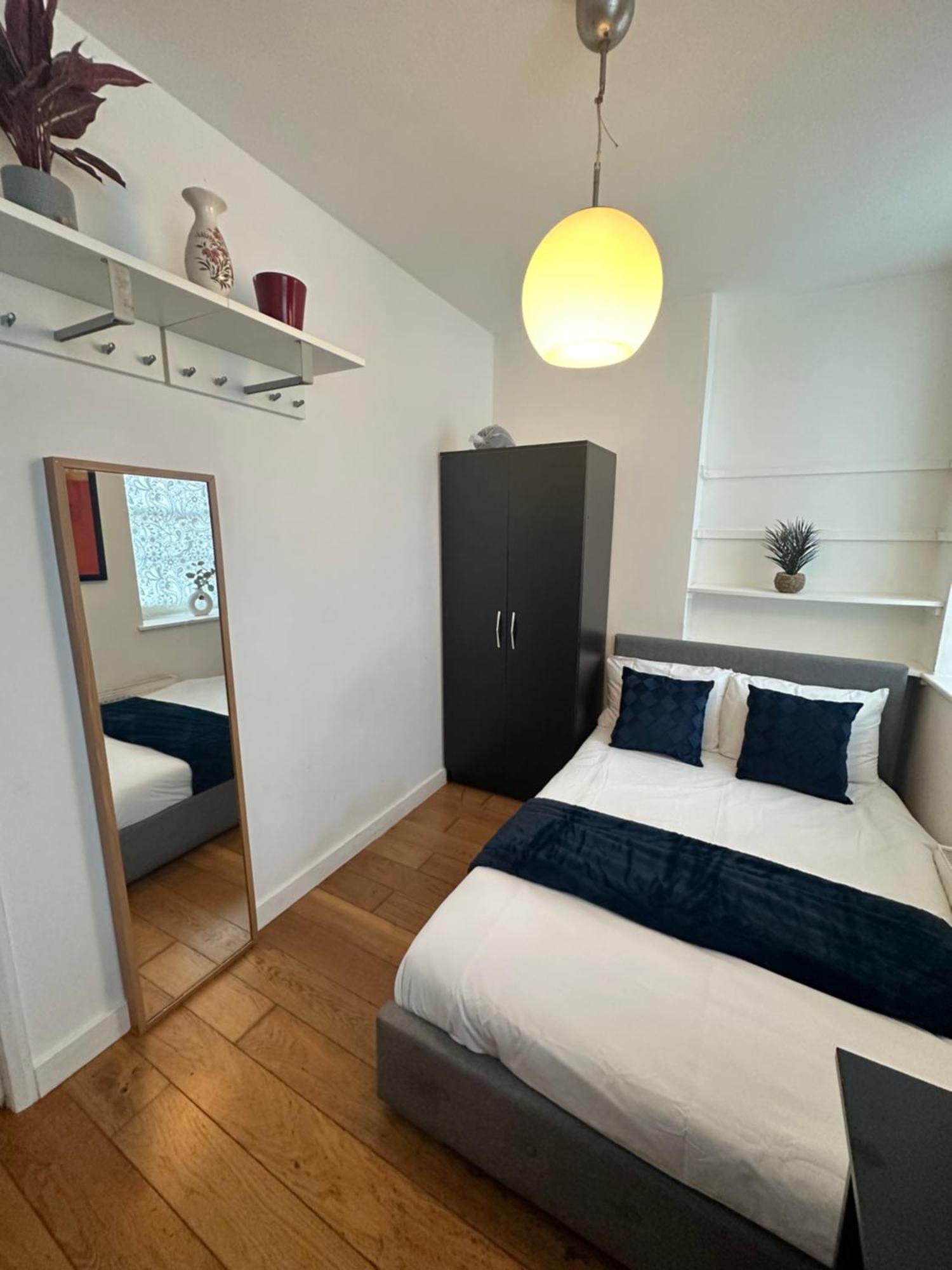 2 Bedroom Flat In Kingscross, St Pancras! 6 People Apartment London