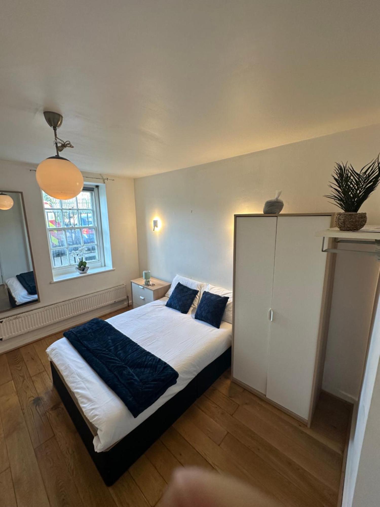 2 Bedroom Flat In Kingscross, St Pancras! 6 People Apartment London