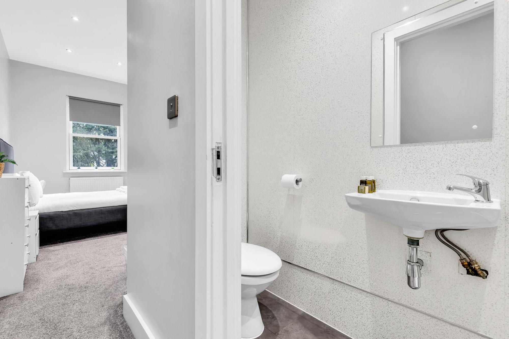 Stylish & Modern St Johns Hill * London