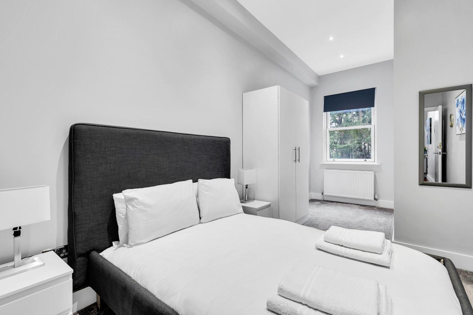 Stylish & Modern St Johns Hill Apartment London