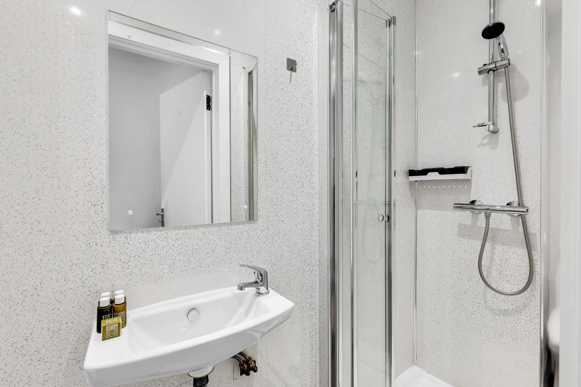 Stylish & Modern St Johns Hill * London