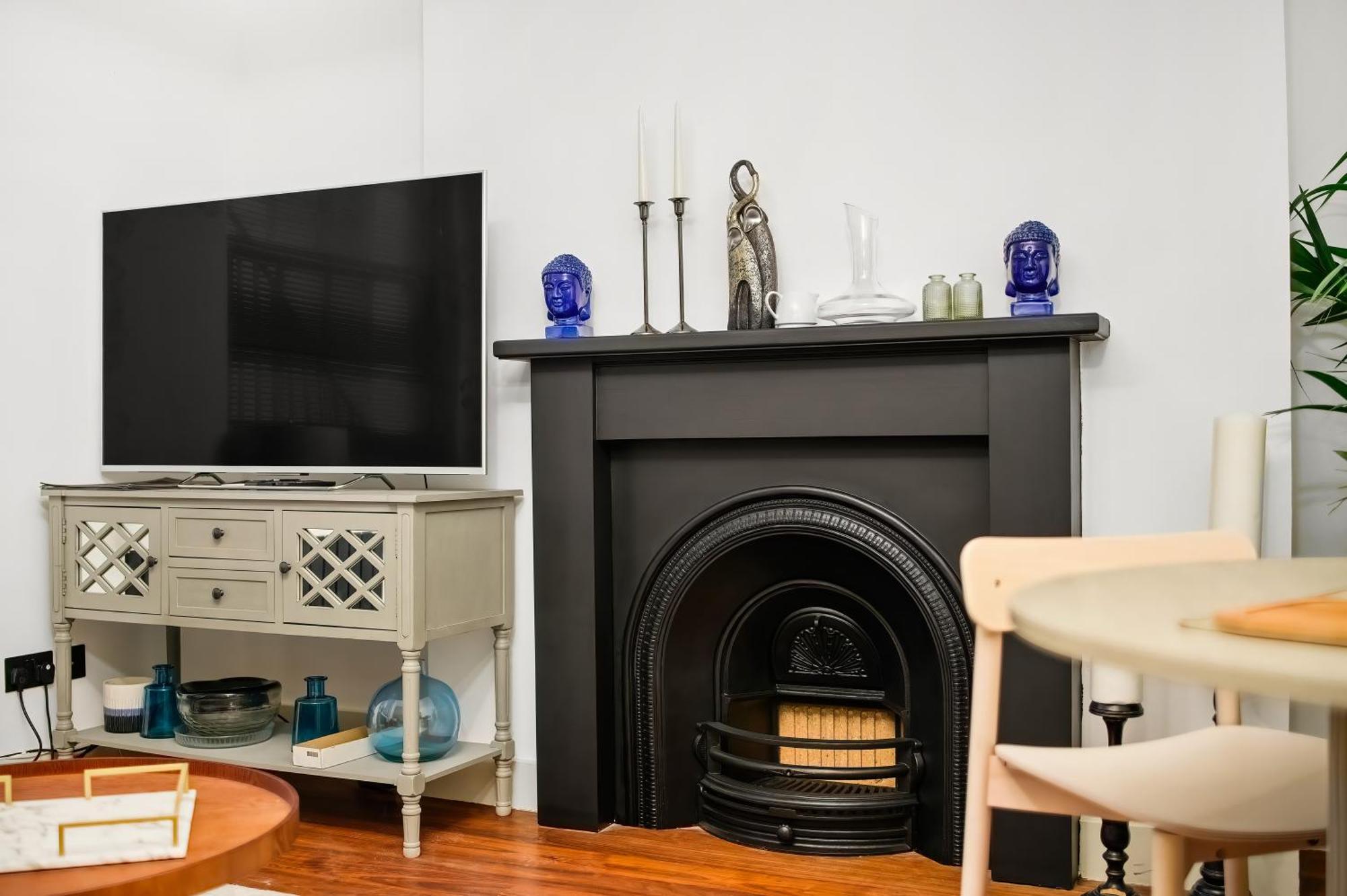 Hyde Park 2 Bedroom * London