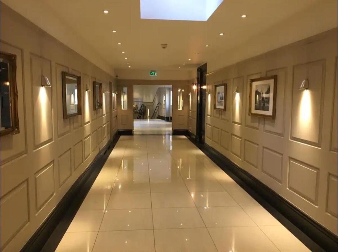 Modern Studio, Prime Location, Stunning View Apartment *