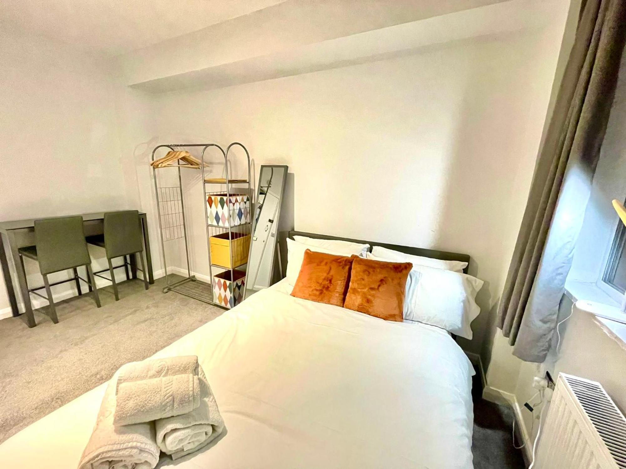 Modern Studio, Prime Location, Stunning View Apartment London