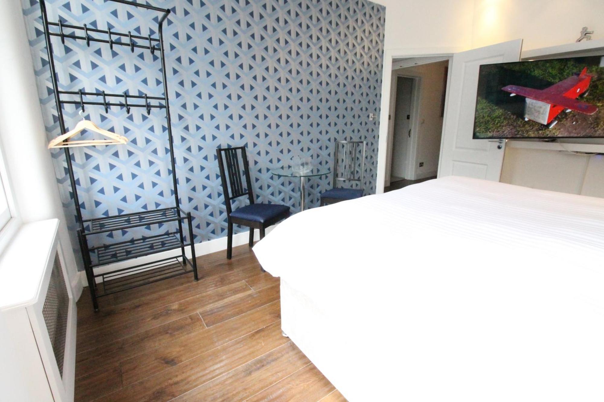Contemporary 3 Double Bedroom 2 Bathroom Haven In The Heart Of Chelsea Exquisite With A Designer's Touch Apartment