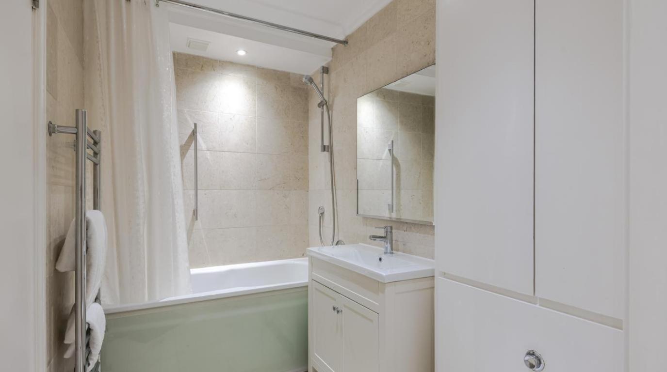 Holiday home Lovely 2-bed House In Knightsbridge *
