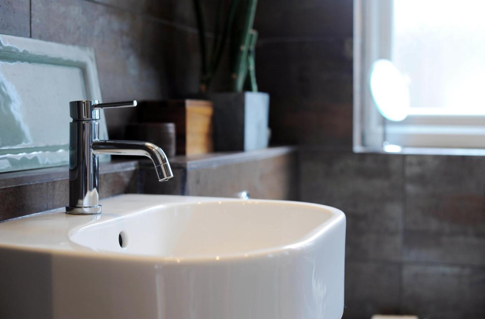 Veeve - Refinement On The Square Apartment *