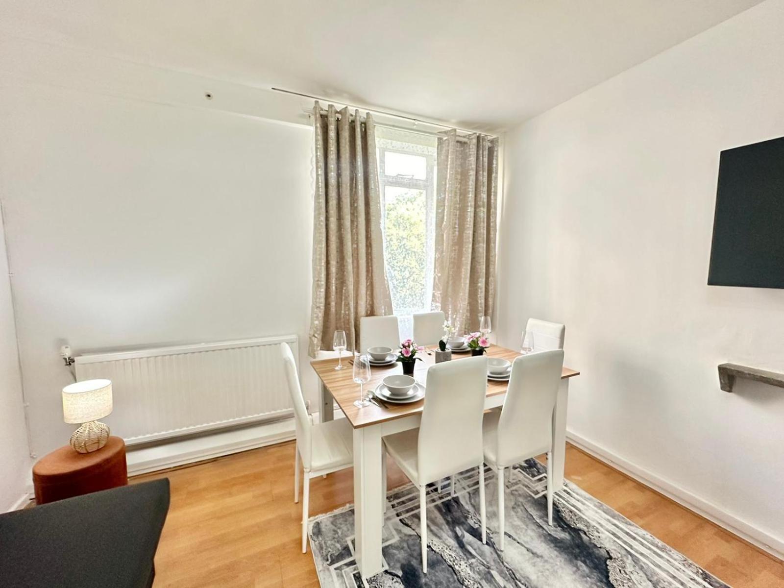 Paddington Two Bedroom Apartment *