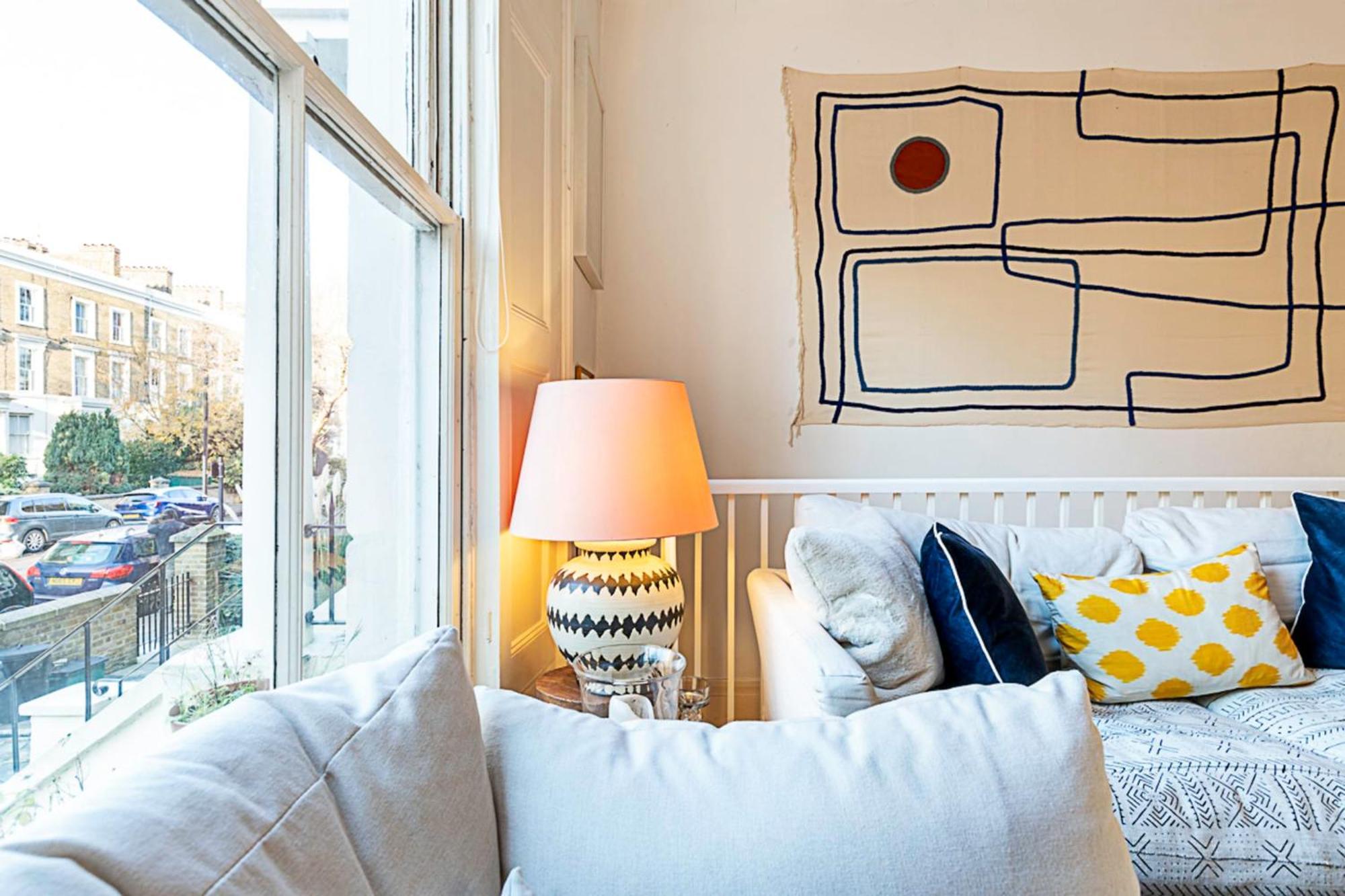 Colourful And Cosy In De Beauvoir Town London