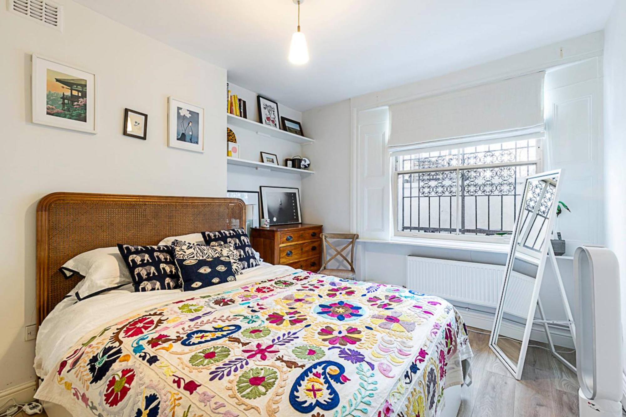 Colourful And Cosy In De Beauvoir Town London