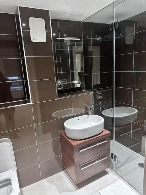 Beautiful 3bed3bath Kensington Apartment