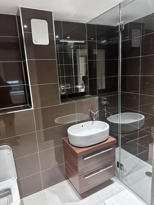 Beautiful 3bed3bath Kensington * London