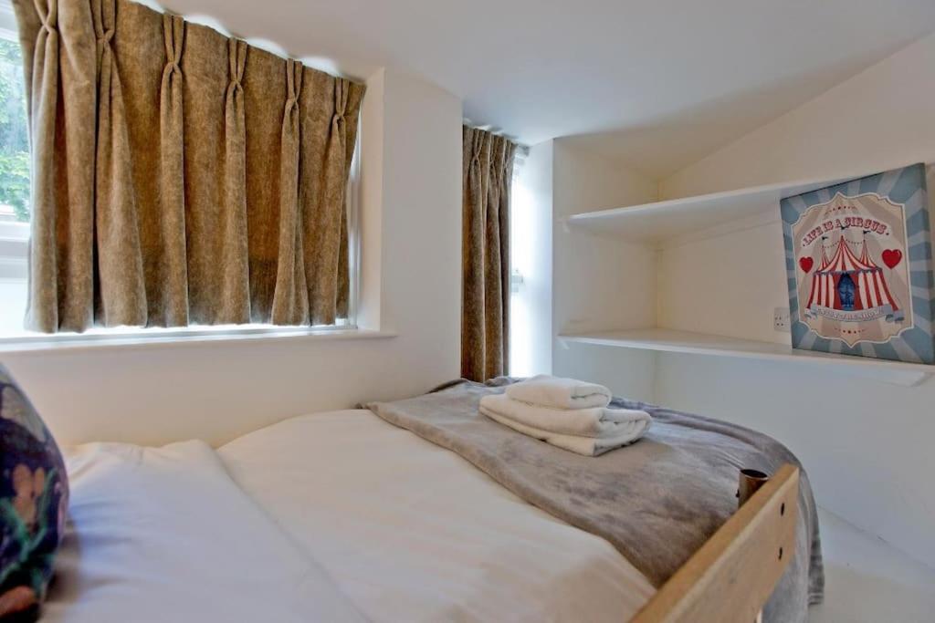 Cosy 2 Bed Modern Mews - Kings Cross Apartment