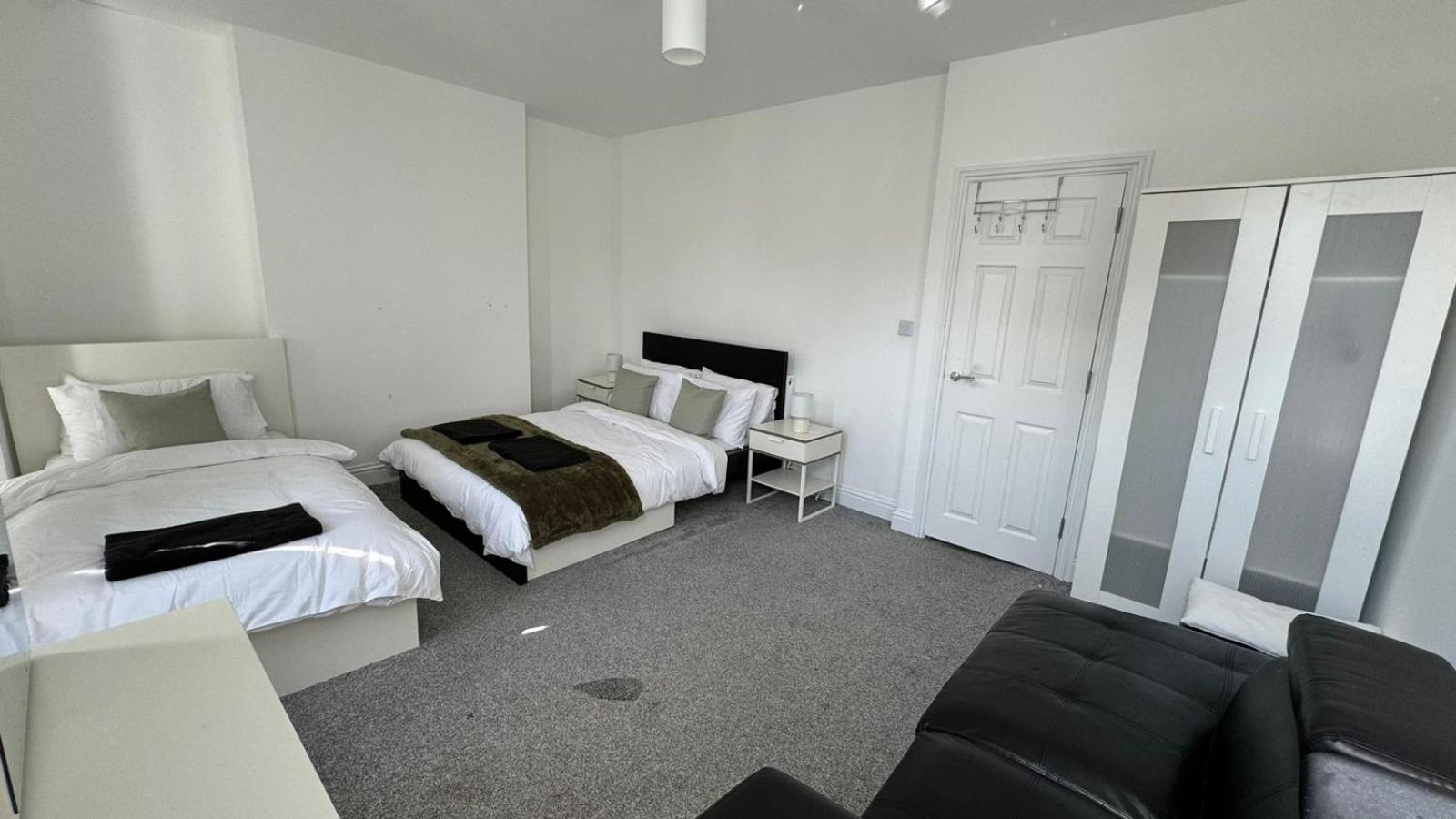 Comfortable - Only 6-mins Walk From Underground Station Privatunterkunft *