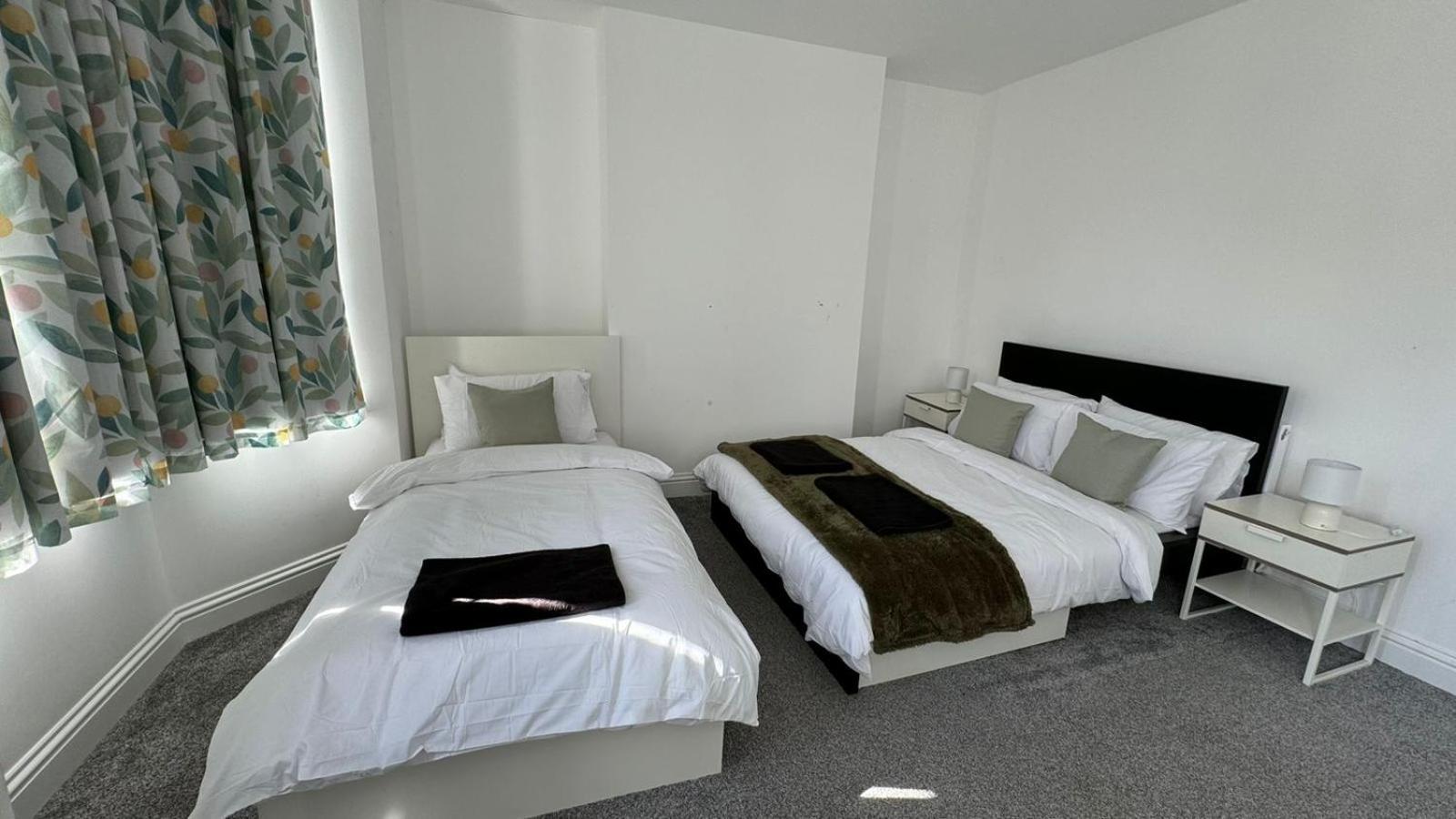 Privatunterkunft Comfortable - Only 6-mins Walk From Underground Station