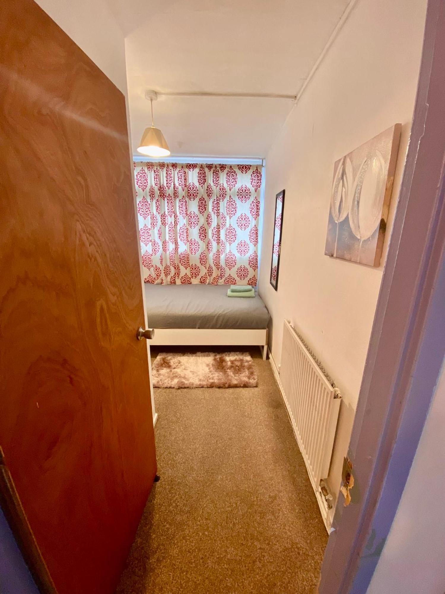 Apartamento Cosy 3 Bed Apt, Old Truman Brewery! Brick Lane, London, E1 *