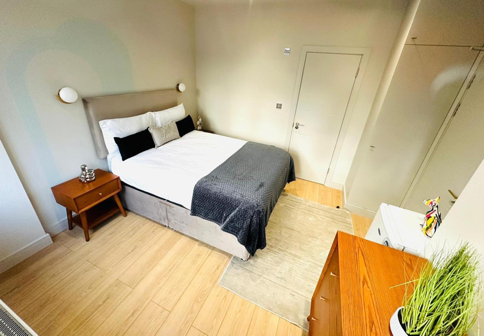 Ensuite Ii Great Location Close To Eye Guest house