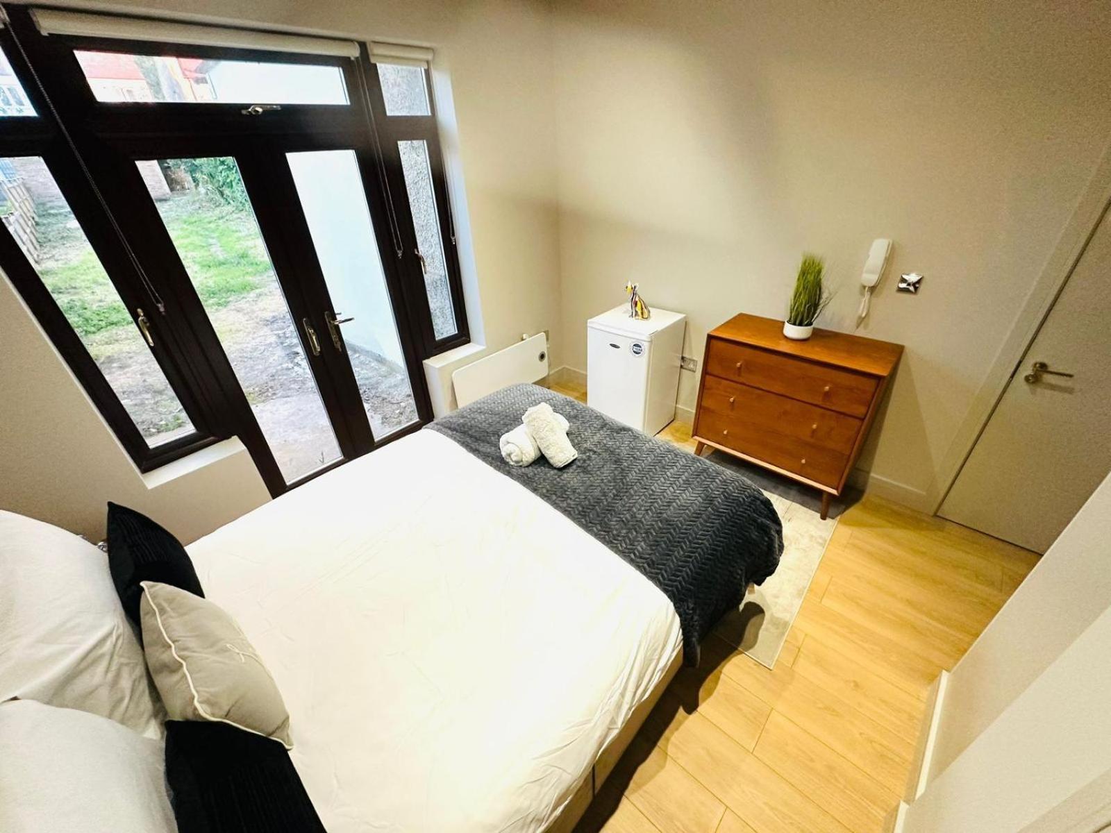 Ensuite Ii Great Location Close To Eye Guest house