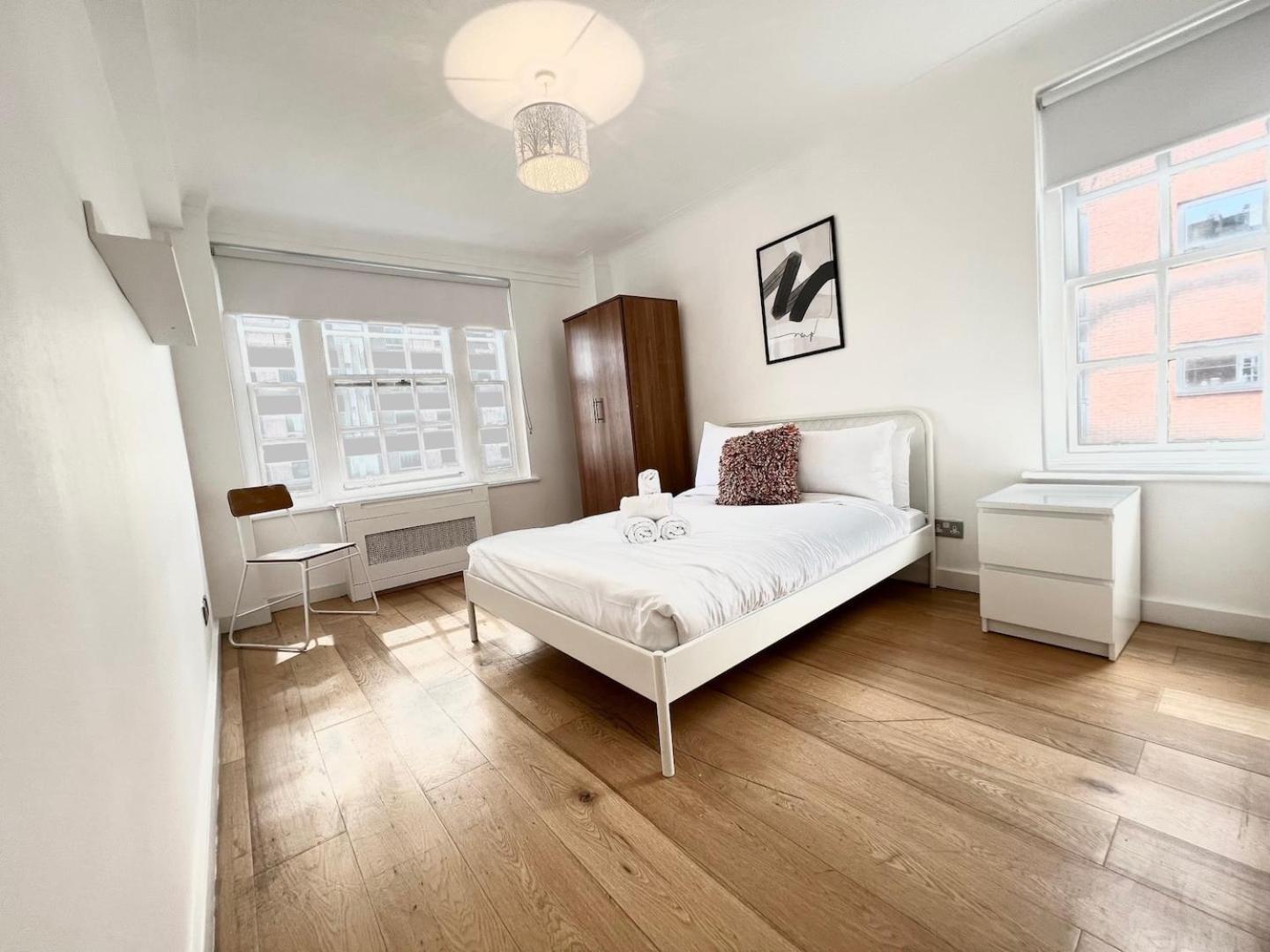 3 Bed Apartment- * London