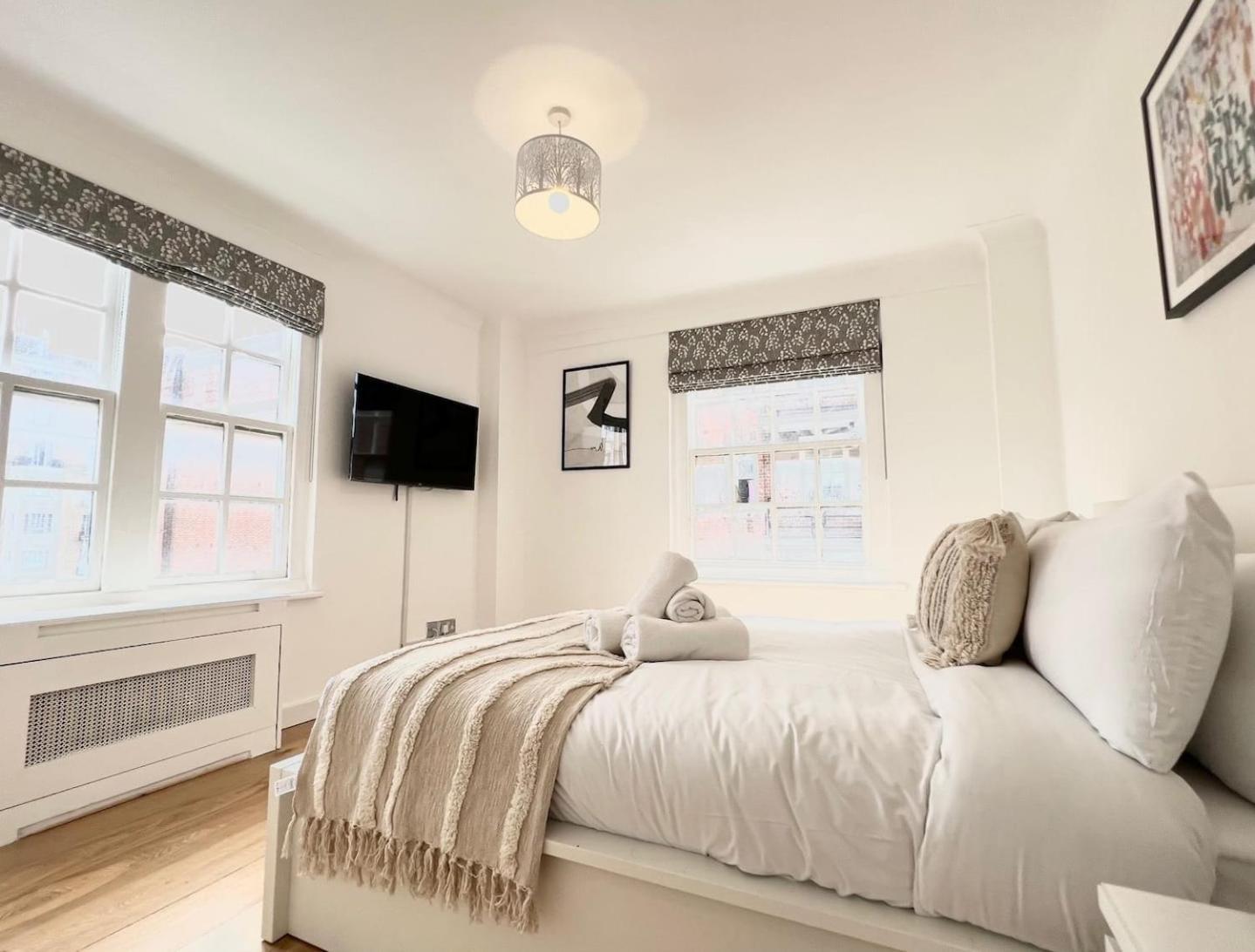 3 Bed Apartment- * London