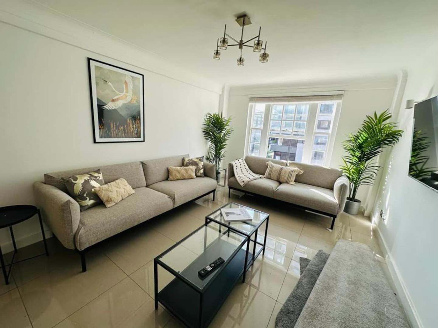 Apartment 3 Bed Apartment- *