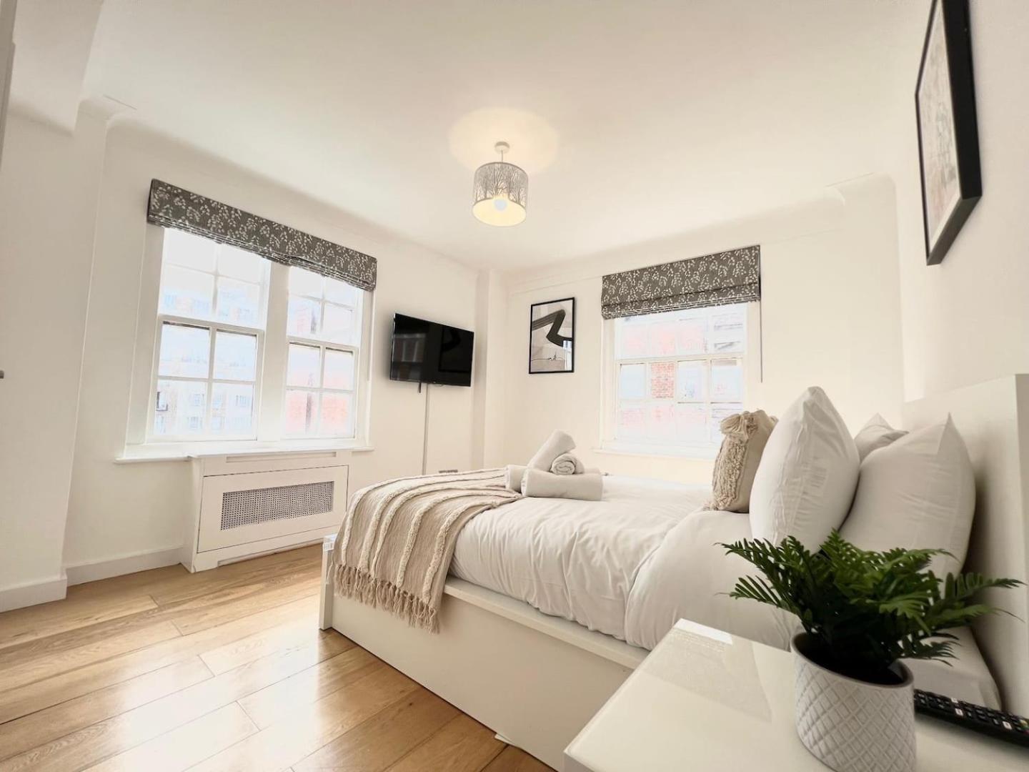 Apartment 3 Bed Apartment- *