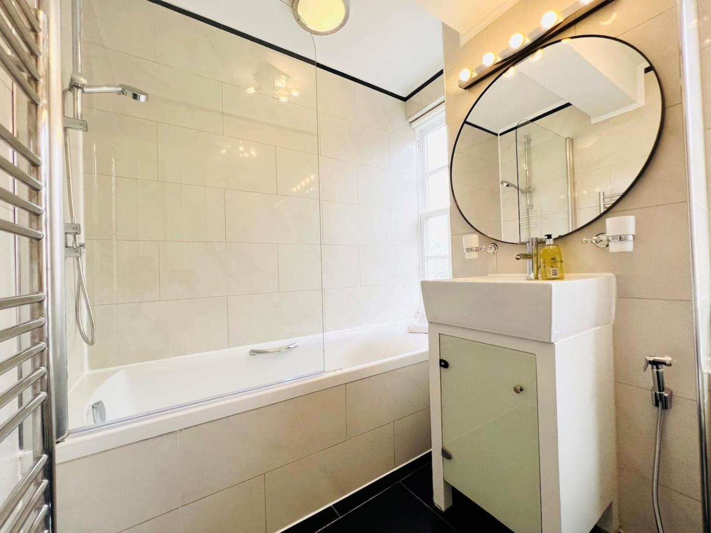3 Bed Apartment- London