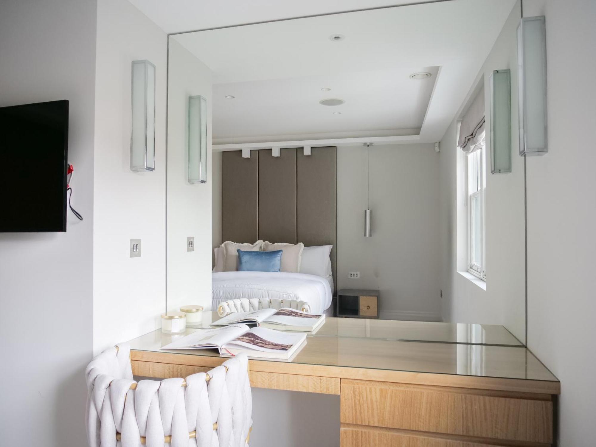 Elegant Penthouse In Prime Location *