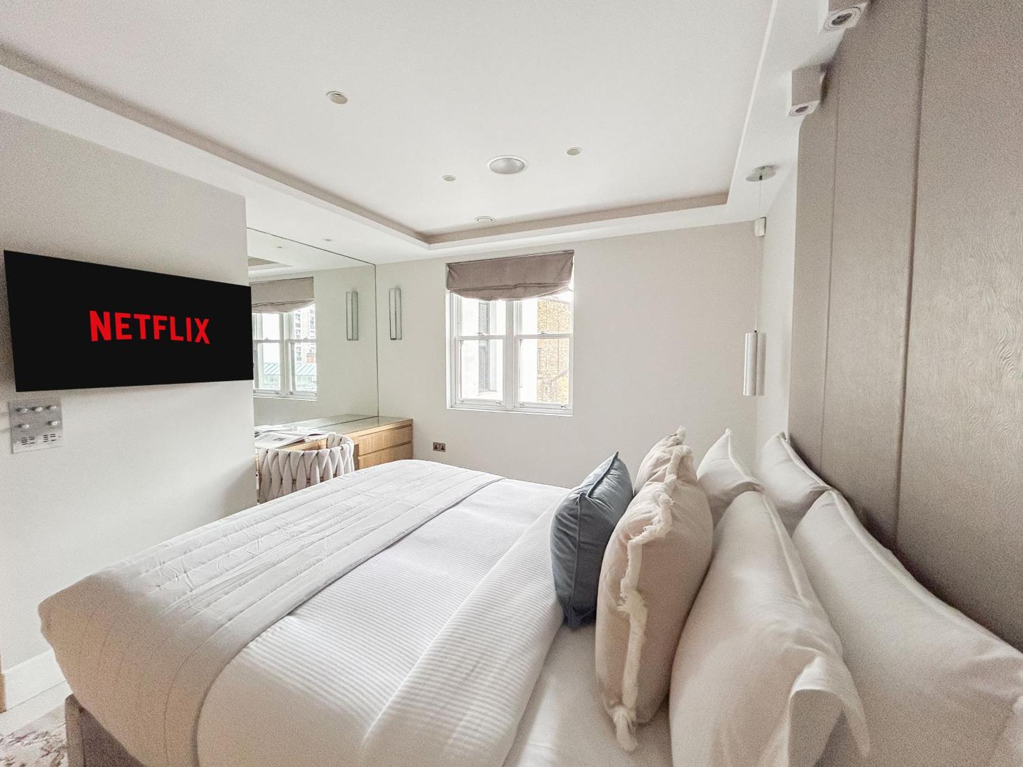 Apartment Elegant Penthouse In Prime Location *