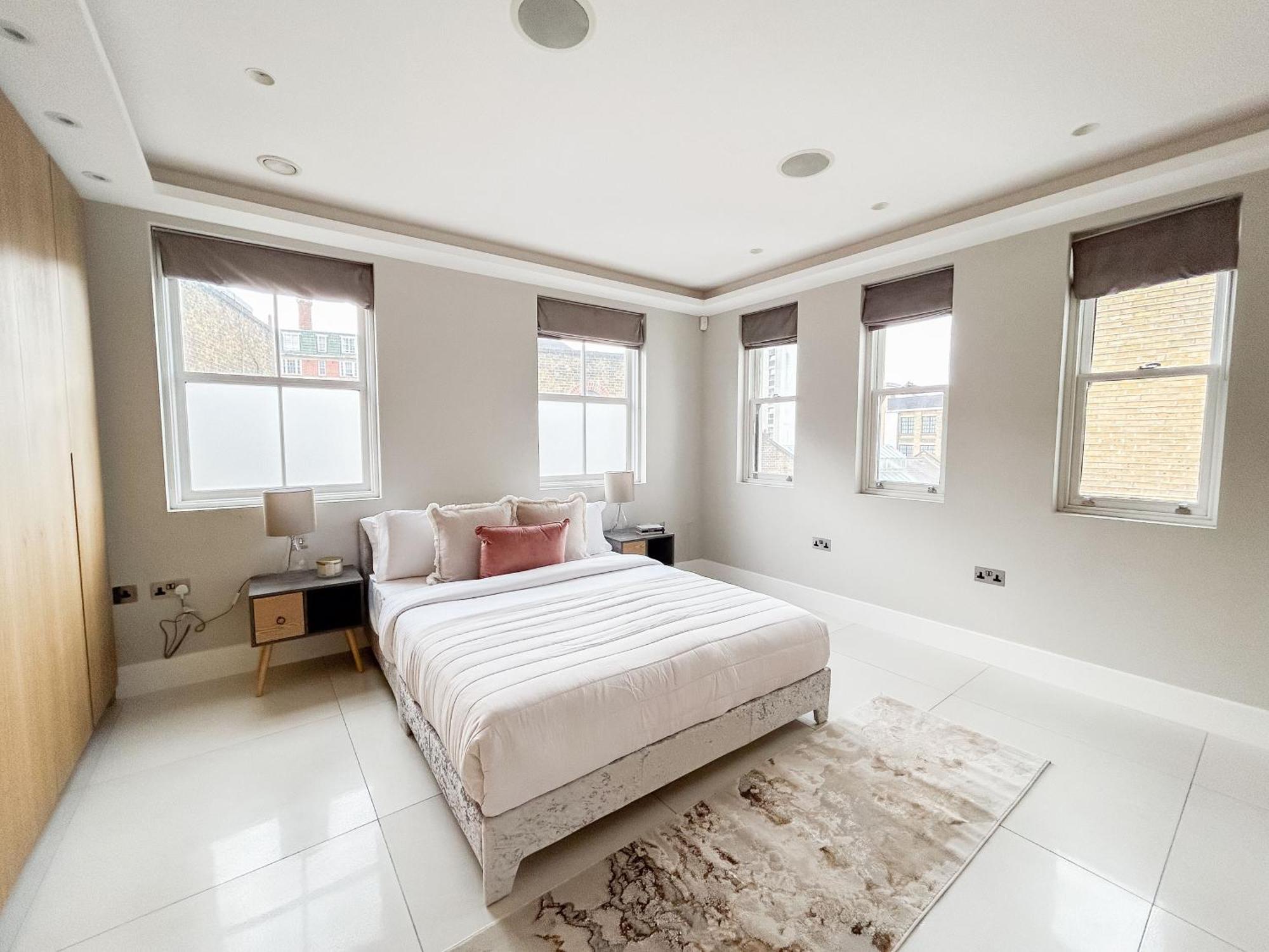 Apartment Elegant Penthouse In Prime Location London