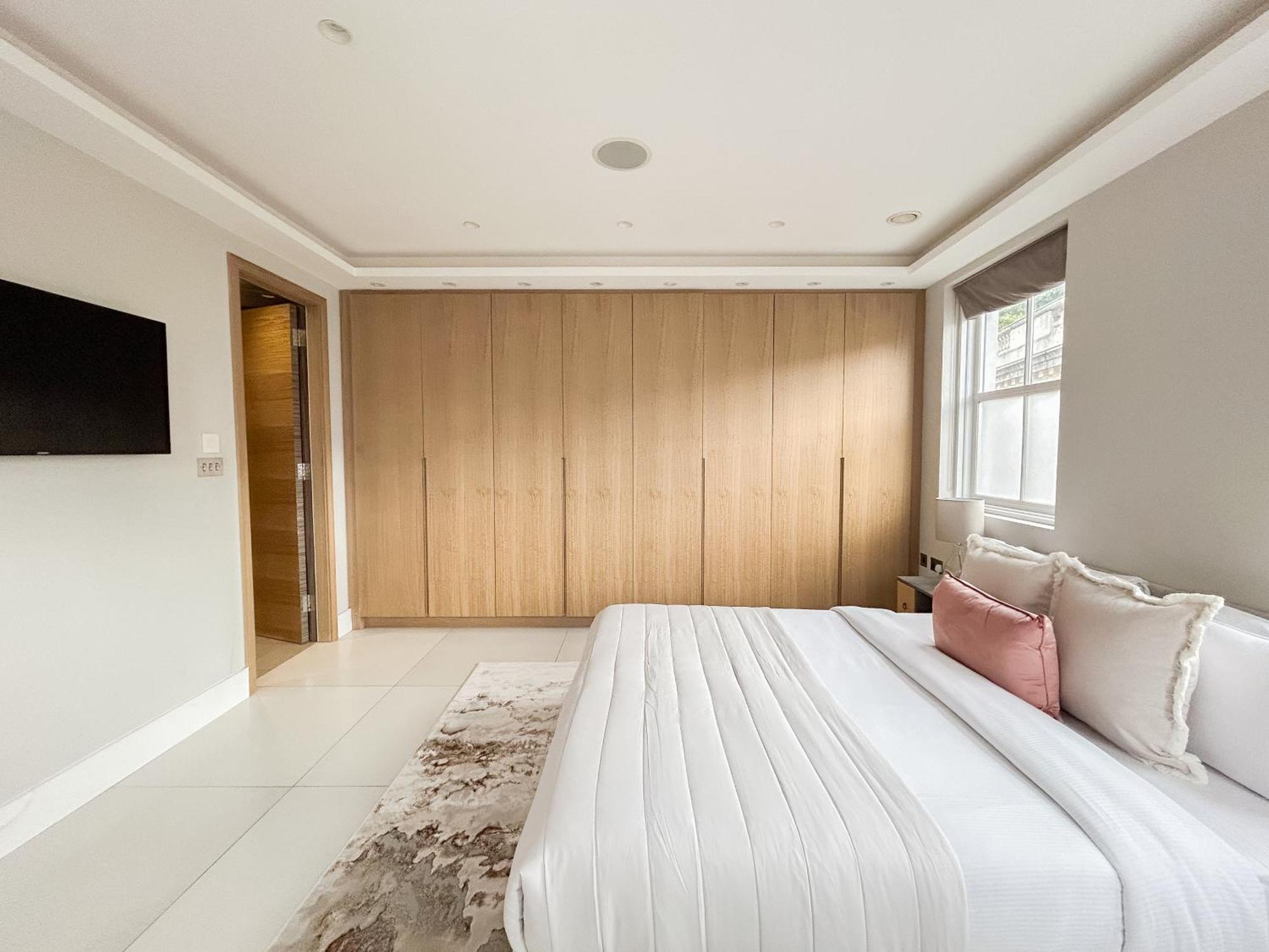 Apartment Elegant Penthouse In Prime Location London