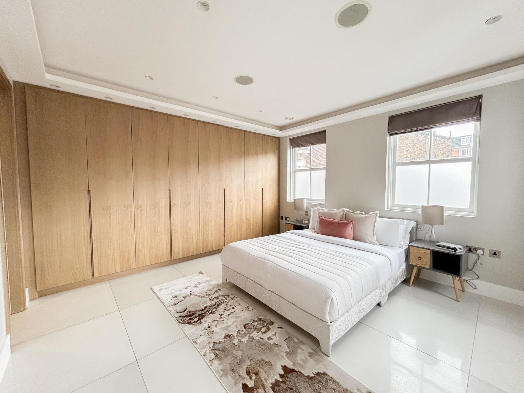 Elegant Penthouse In Prime Location