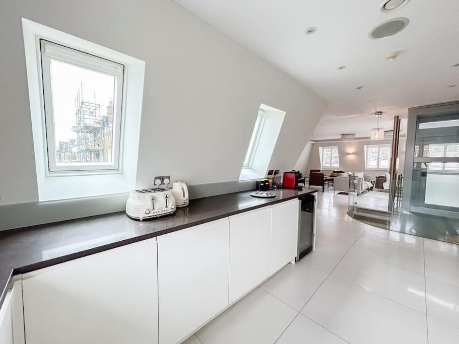 Elegant Penthouse In Prime Location