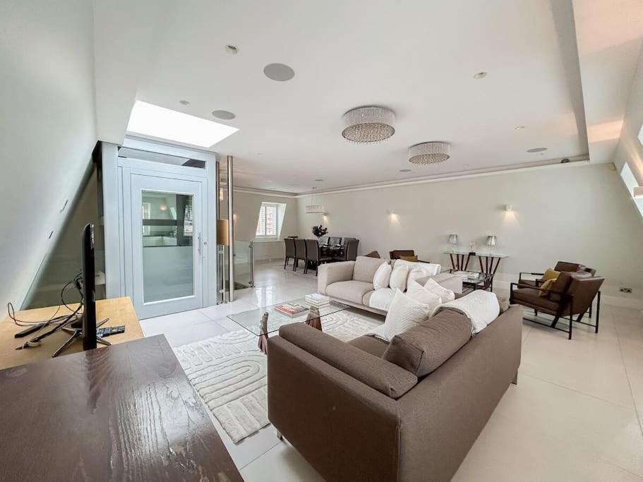 Elegant Penthouse In Prime Location Apartment London