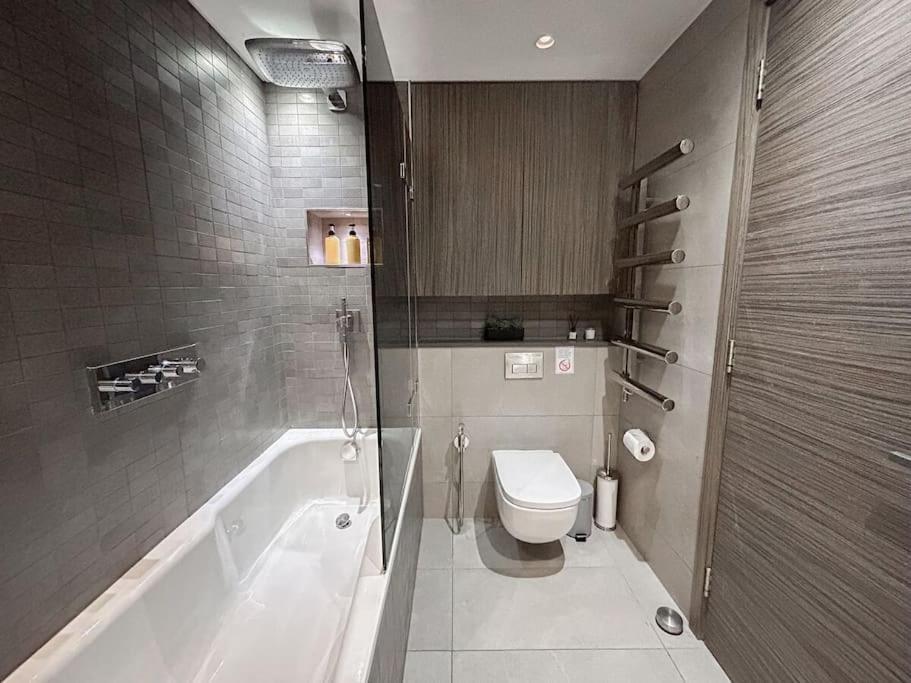 Apartment Elegant Penthouse In Prime Location London