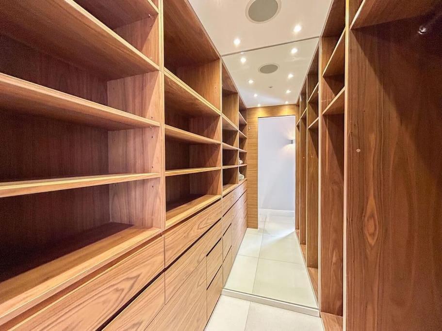 Elegant Penthouse In Prime Location *