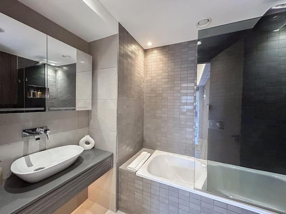 Elegant Penthouse In Prime Location Apartment London