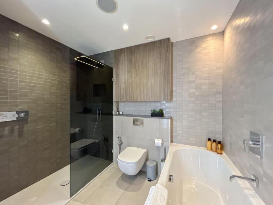 Elegant Penthouse In Prime Location * London