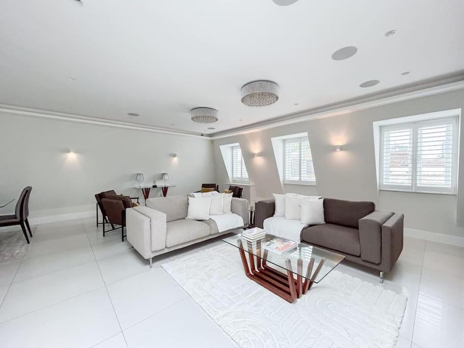 Elegant Penthouse In Prime Location