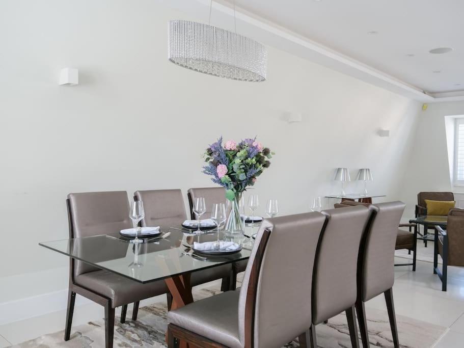 Elegant Penthouse In Prime Location